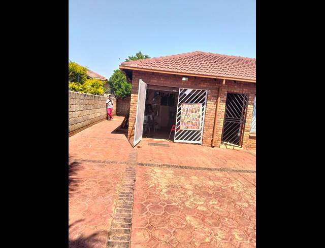 3 BEDROOM HOUSE FOR SALE IN THE ORCHARDS